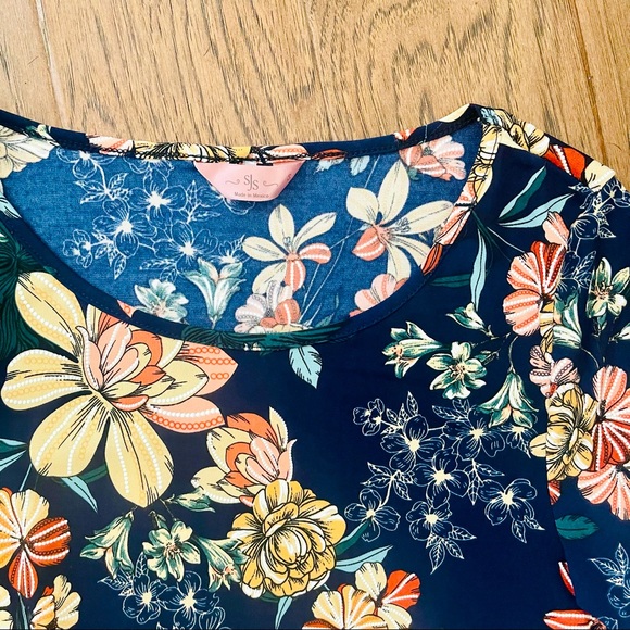 Beautiful Floral Dress | 3/4 Sleeve Figure Flattering | Size S - Picture 3 of 3